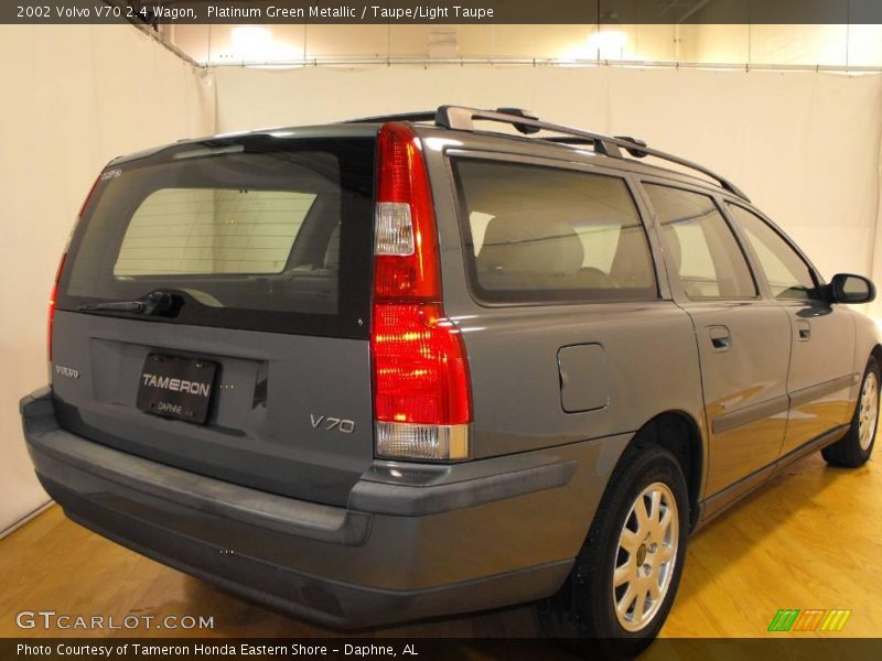Platinum Green Metallic / Taupe/Light Taupe 2002 Volvo V70 2.4 Wagon