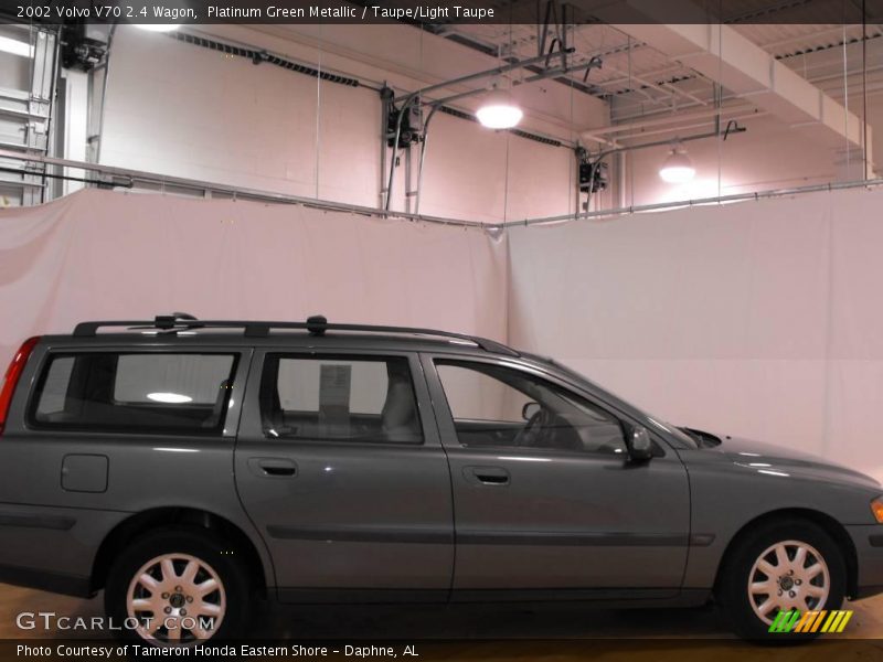 Platinum Green Metallic / Taupe/Light Taupe 2002 Volvo V70 2.4 Wagon