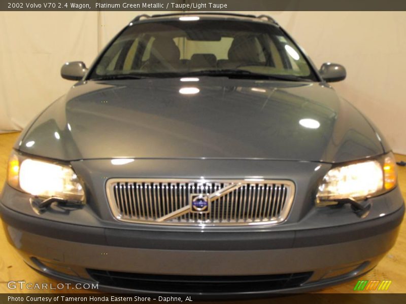 Platinum Green Metallic / Taupe/Light Taupe 2002 Volvo V70 2.4 Wagon
