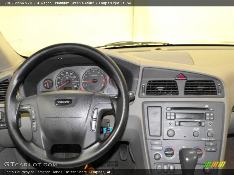 Platinum Green Metallic / Taupe/Light Taupe 2002 Volvo V70 2.4 Wagon