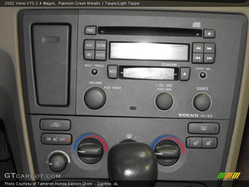 Platinum Green Metallic / Taupe/Light Taupe 2002 Volvo V70 2.4 Wagon