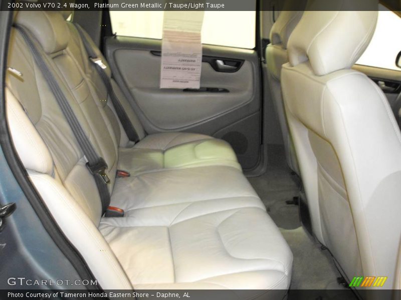 Platinum Green Metallic / Taupe/Light Taupe 2002 Volvo V70 2.4 Wagon