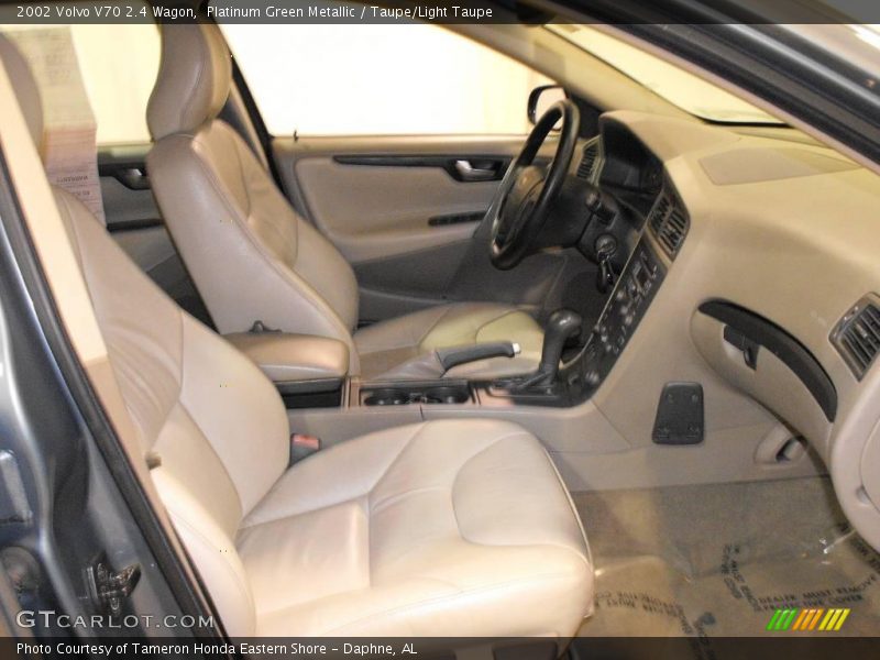 Platinum Green Metallic / Taupe/Light Taupe 2002 Volvo V70 2.4 Wagon