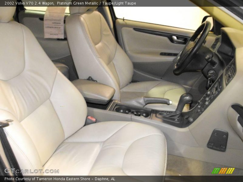 Platinum Green Metallic / Taupe/Light Taupe 2002 Volvo V70 2.4 Wagon