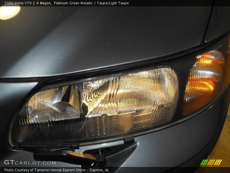 Platinum Green Metallic / Taupe/Light Taupe 2002 Volvo V70 2.4 Wagon