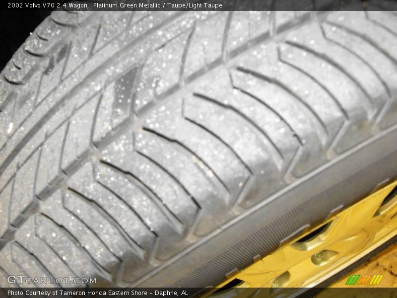Platinum Green Metallic / Taupe/Light Taupe 2002 Volvo V70 2.4 Wagon