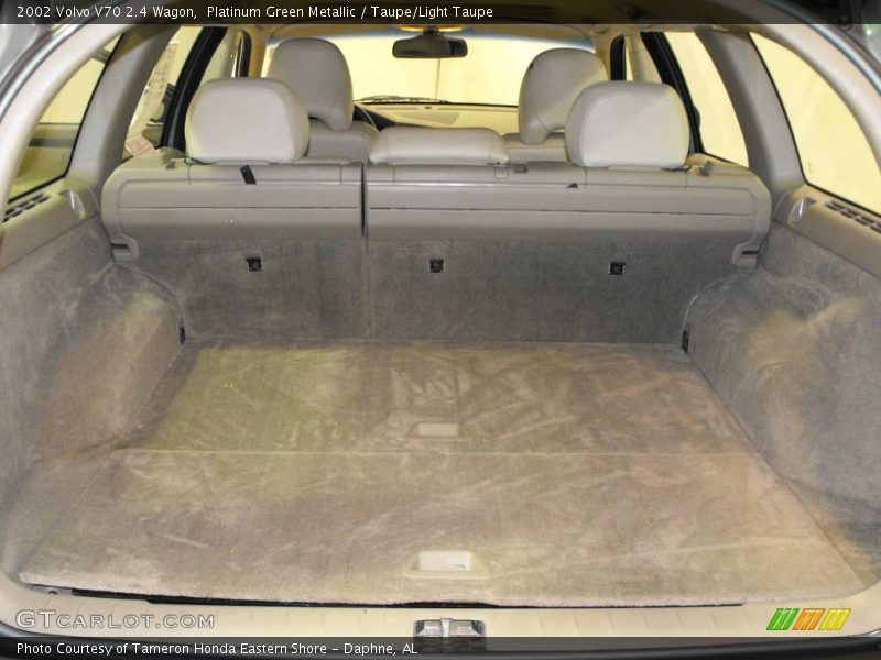 Platinum Green Metallic / Taupe/Light Taupe 2002 Volvo V70 2.4 Wagon
