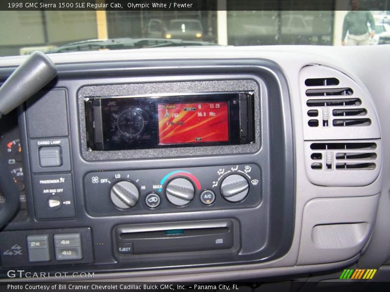 Olympic White / Pewter 1998 GMC Sierra 1500 SLE Regular Cab