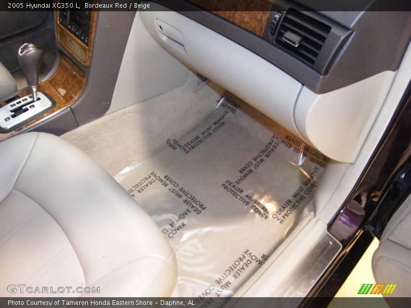 Bordeaux Red / Beige 2005 Hyundai XG350 L