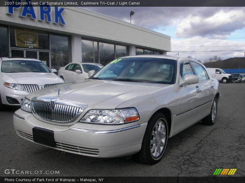 Cashmere Tri-Coat / Light Camel 2007 Lincoln Town Car Signature Limited