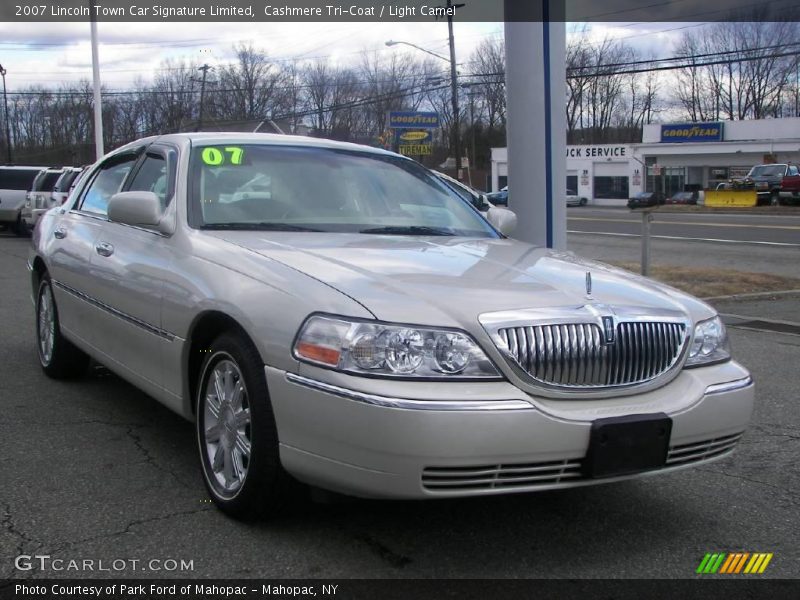 Cashmere Tri-Coat / Light Camel 2007 Lincoln Town Car Signature Limited