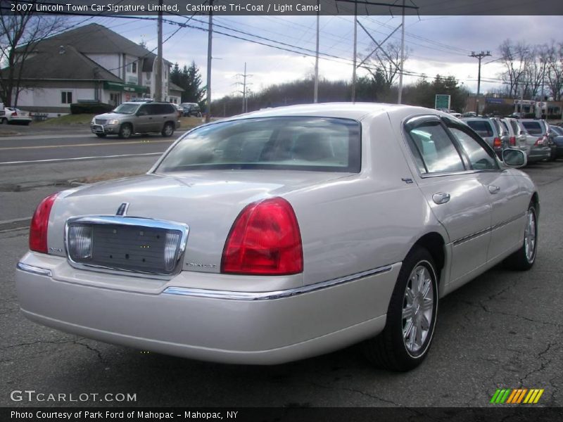Cashmere Tri-Coat / Light Camel 2007 Lincoln Town Car Signature Limited