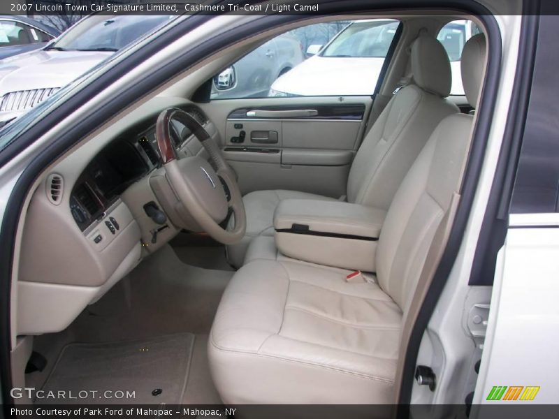 Cashmere Tri-Coat / Light Camel 2007 Lincoln Town Car Signature Limited