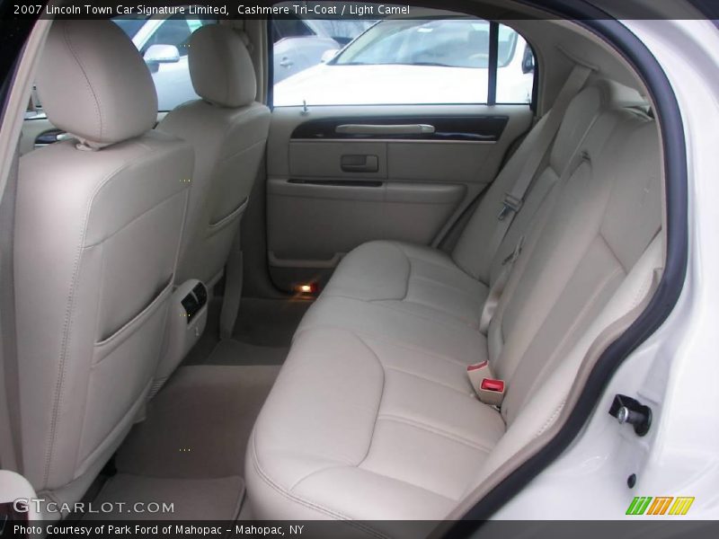 Cashmere Tri-Coat / Light Camel 2007 Lincoln Town Car Signature Limited