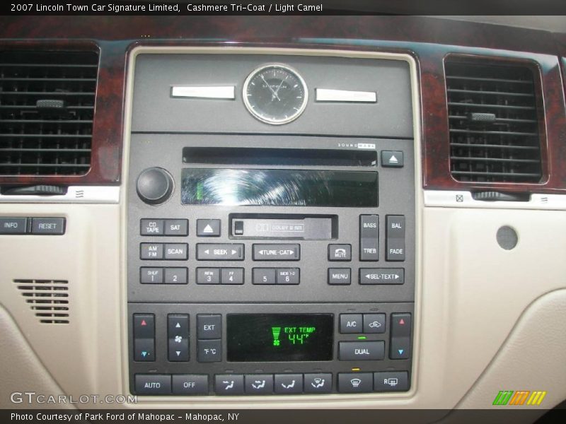 Cashmere Tri-Coat / Light Camel 2007 Lincoln Town Car Signature Limited
