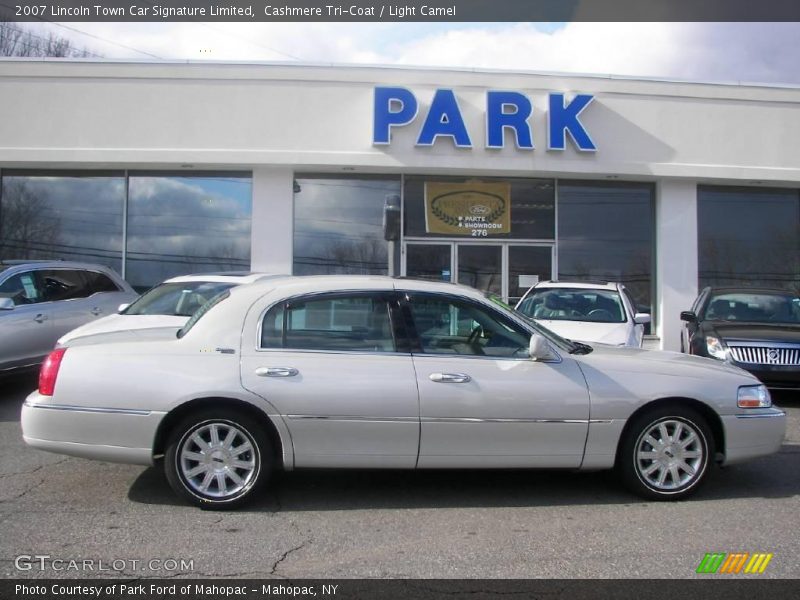 Cashmere Tri-Coat / Light Camel 2007 Lincoln Town Car Signature Limited