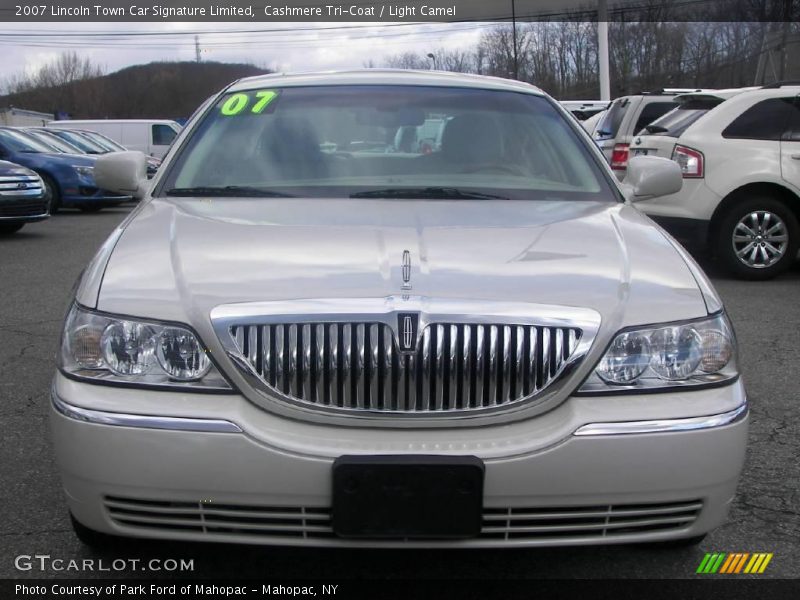 Cashmere Tri-Coat / Light Camel 2007 Lincoln Town Car Signature Limited