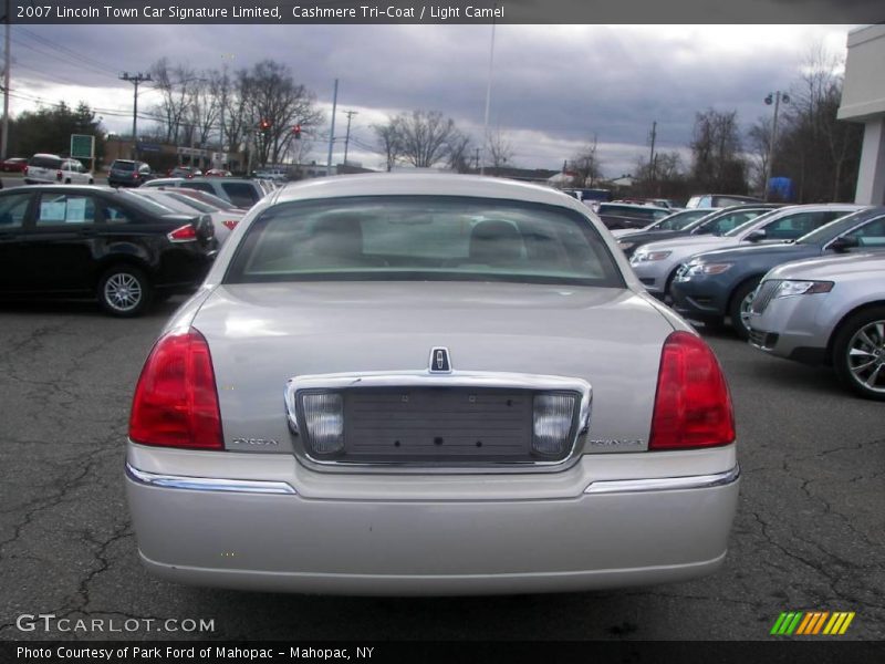 Cashmere Tri-Coat / Light Camel 2007 Lincoln Town Car Signature Limited