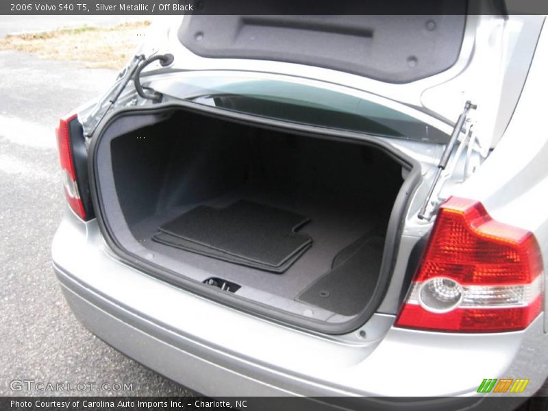 Silver Metallic / Off Black 2006 Volvo S40 T5