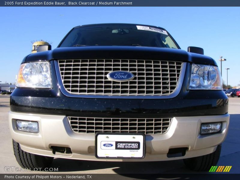 Black Clearcoat / Medium Parchment 2005 Ford Expedition Eddie Bauer