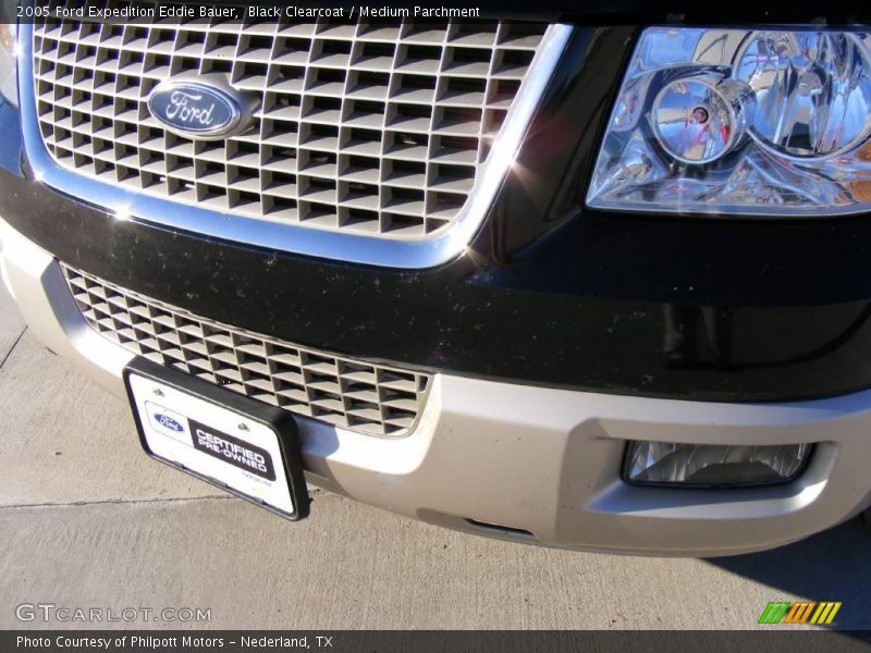 Black Clearcoat / Medium Parchment 2005 Ford Expedition Eddie Bauer