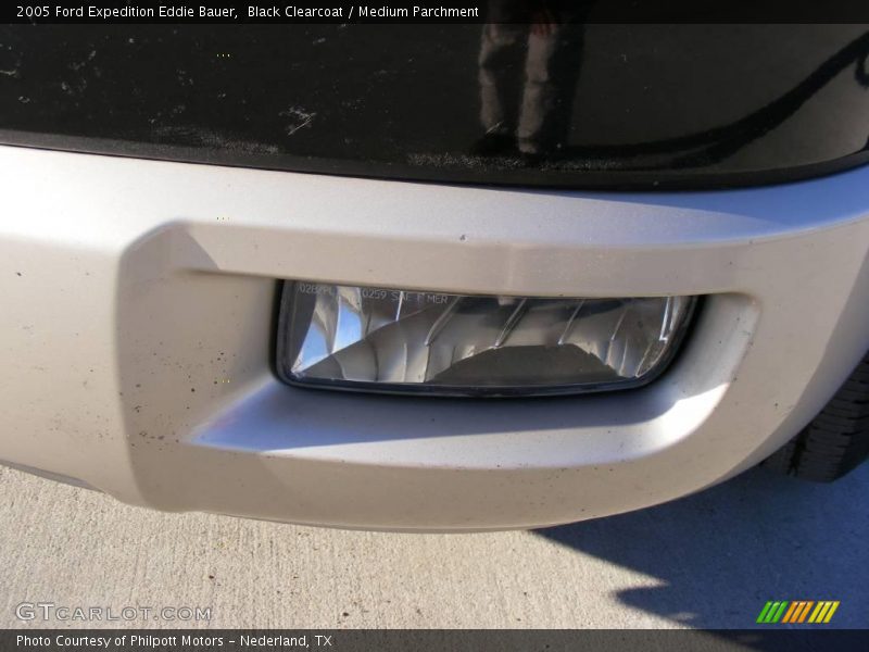 Black Clearcoat / Medium Parchment 2005 Ford Expedition Eddie Bauer