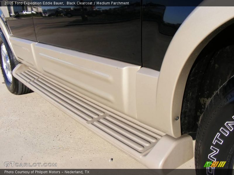 Black Clearcoat / Medium Parchment 2005 Ford Expedition Eddie Bauer