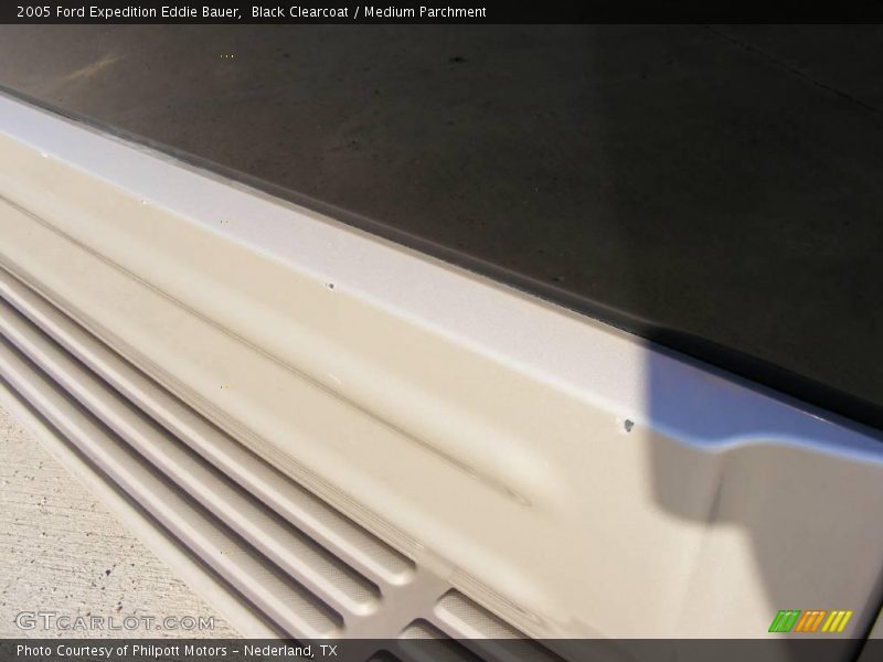 Black Clearcoat / Medium Parchment 2005 Ford Expedition Eddie Bauer