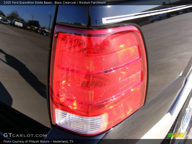 Black Clearcoat / Medium Parchment 2005 Ford Expedition Eddie Bauer