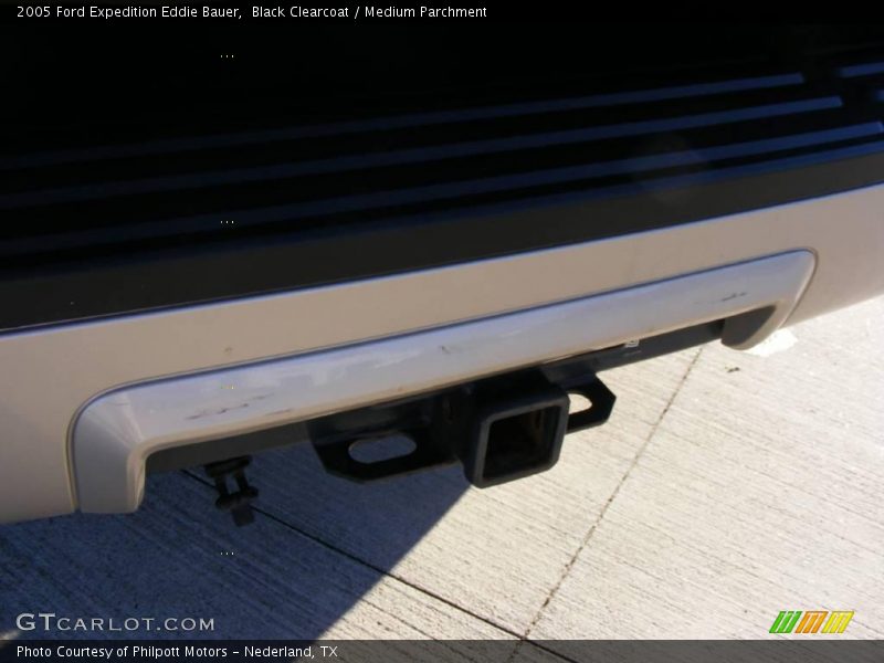 Black Clearcoat / Medium Parchment 2005 Ford Expedition Eddie Bauer