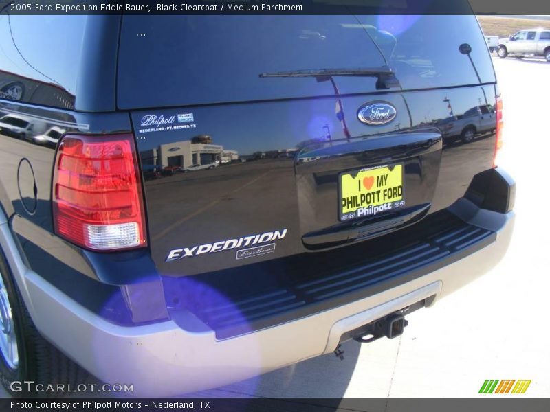 Black Clearcoat / Medium Parchment 2005 Ford Expedition Eddie Bauer