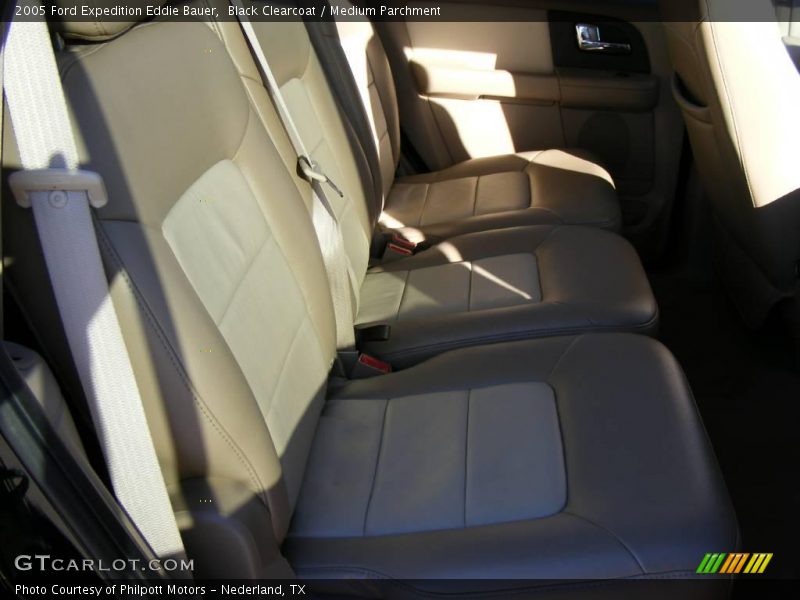 Black Clearcoat / Medium Parchment 2005 Ford Expedition Eddie Bauer