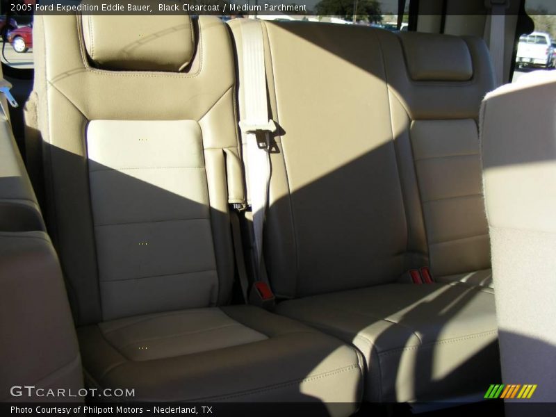 Black Clearcoat / Medium Parchment 2005 Ford Expedition Eddie Bauer