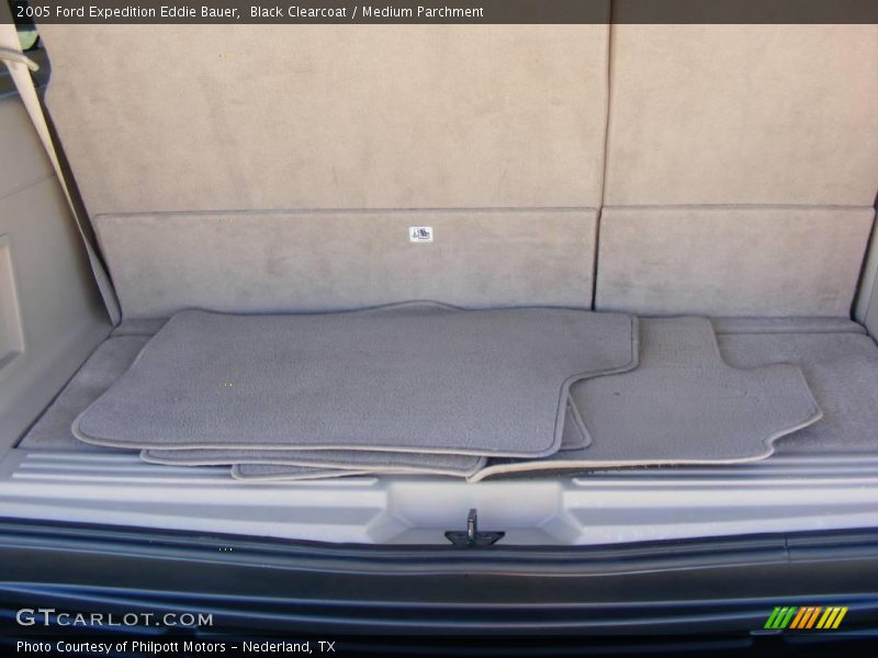 Black Clearcoat / Medium Parchment 2005 Ford Expedition Eddie Bauer