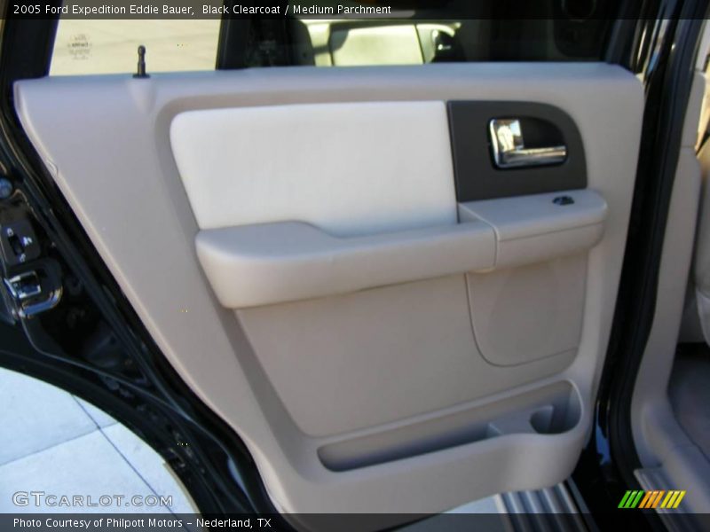 Black Clearcoat / Medium Parchment 2005 Ford Expedition Eddie Bauer