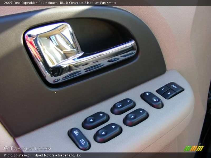 Black Clearcoat / Medium Parchment 2005 Ford Expedition Eddie Bauer