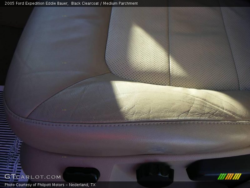 Black Clearcoat / Medium Parchment 2005 Ford Expedition Eddie Bauer