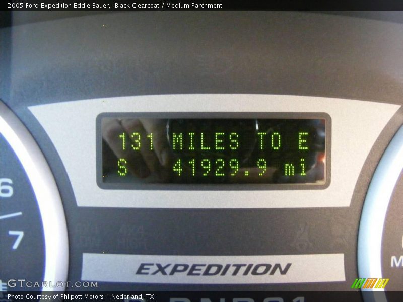 Black Clearcoat / Medium Parchment 2005 Ford Expedition Eddie Bauer