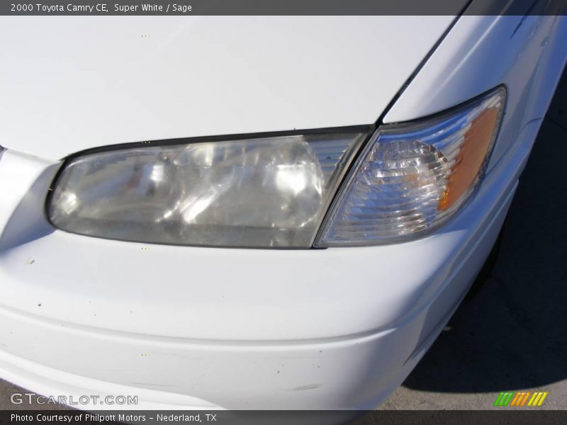 Super White / Sage 2000 Toyota Camry CE