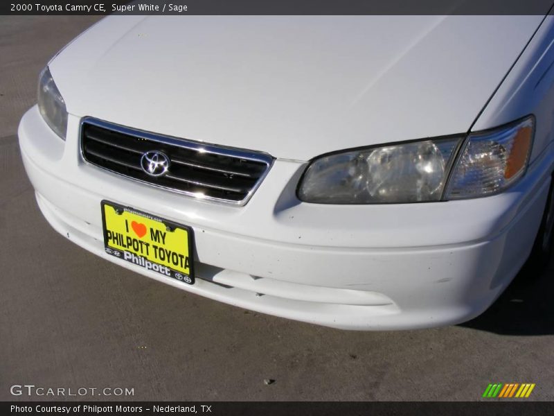 Super White / Sage 2000 Toyota Camry CE