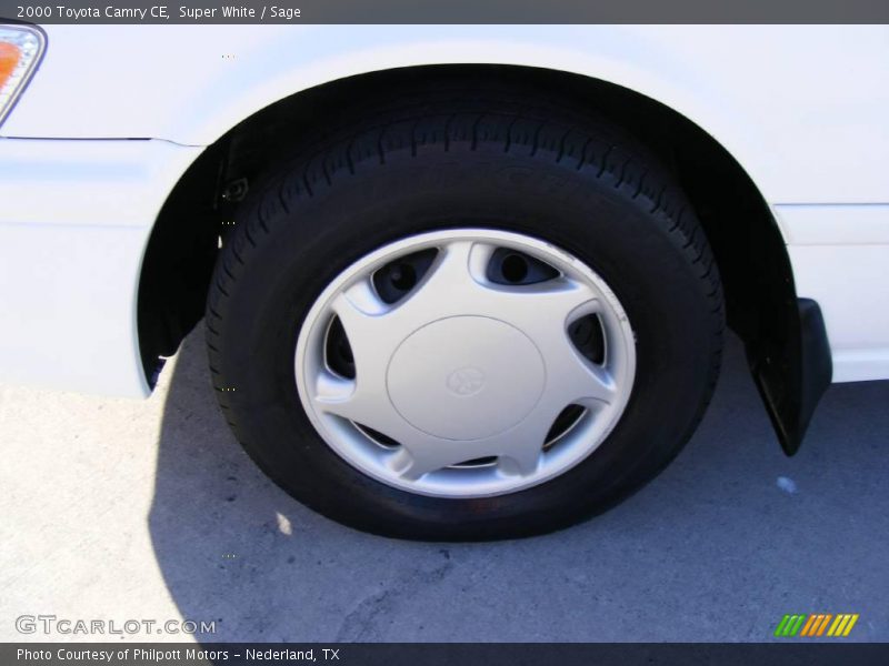 Super White / Sage 2000 Toyota Camry CE