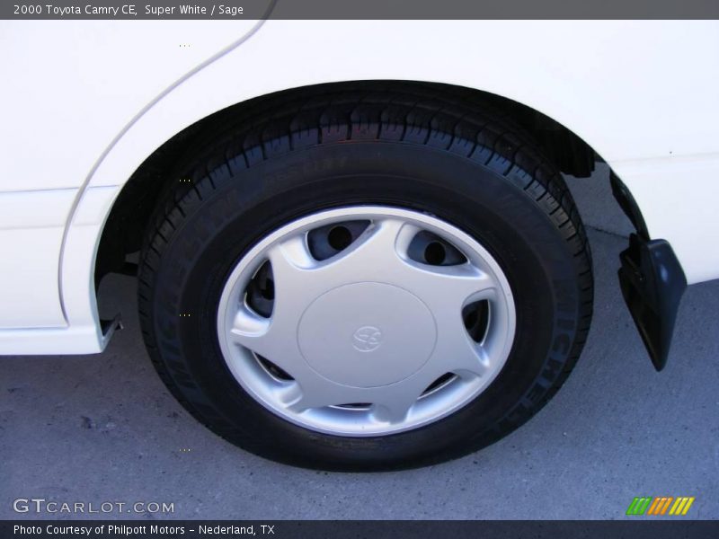 Super White / Sage 2000 Toyota Camry CE