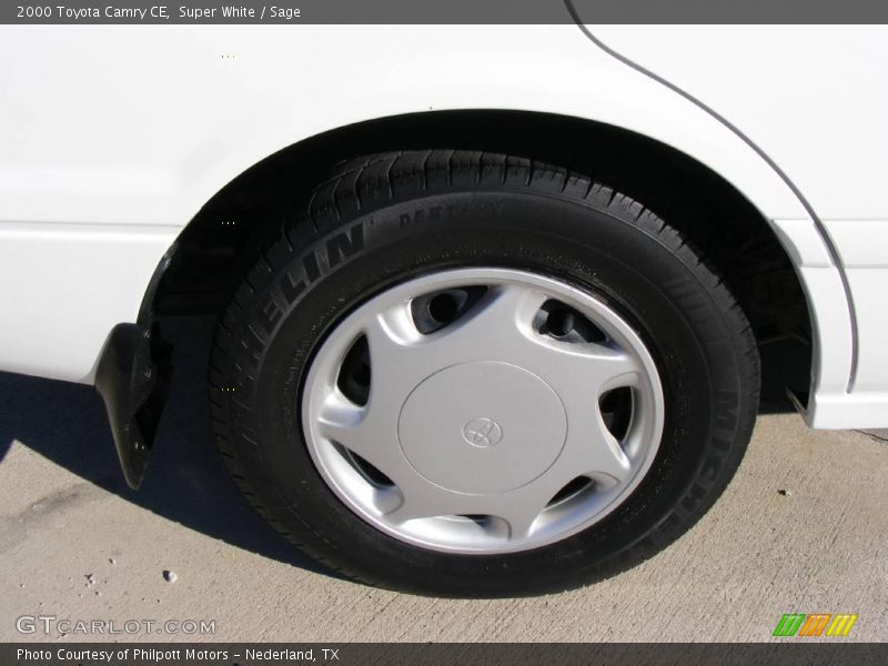 Super White / Sage 2000 Toyota Camry CE