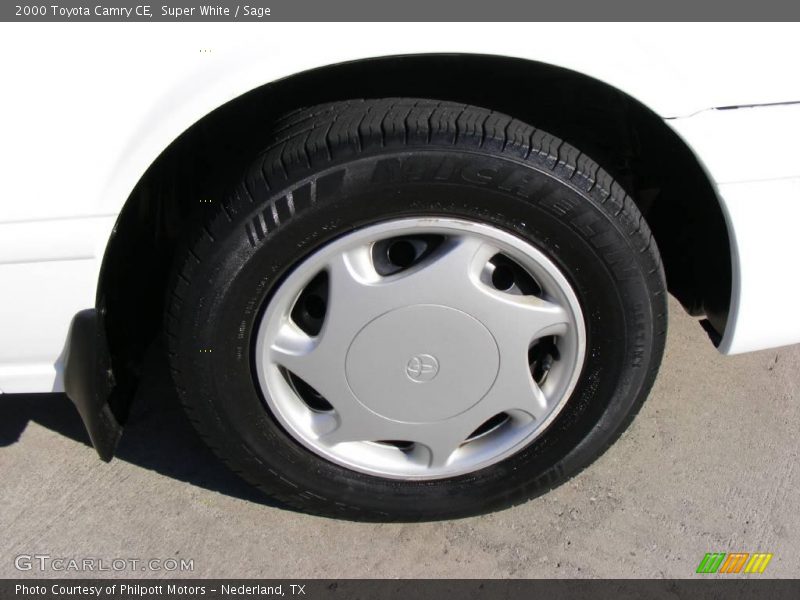 Super White / Sage 2000 Toyota Camry CE