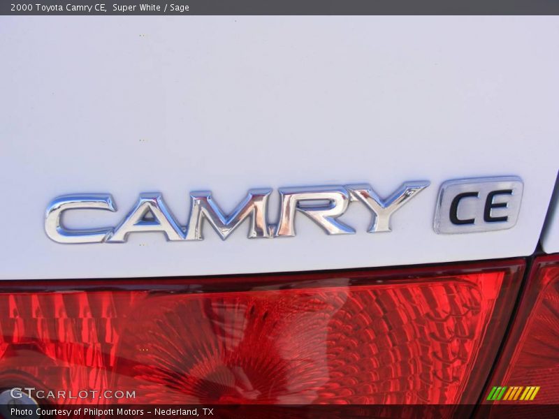 Super White / Sage 2000 Toyota Camry CE