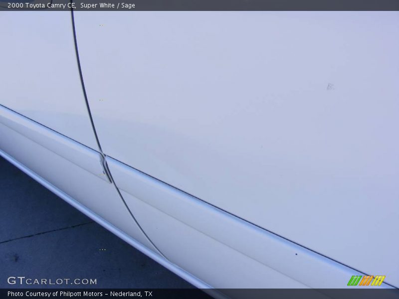 Super White / Sage 2000 Toyota Camry CE