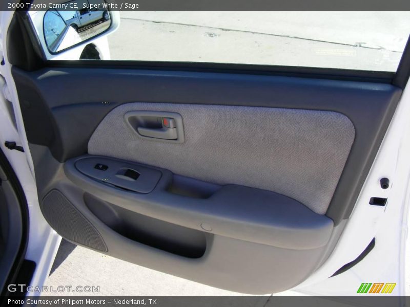 Super White / Sage 2000 Toyota Camry CE
