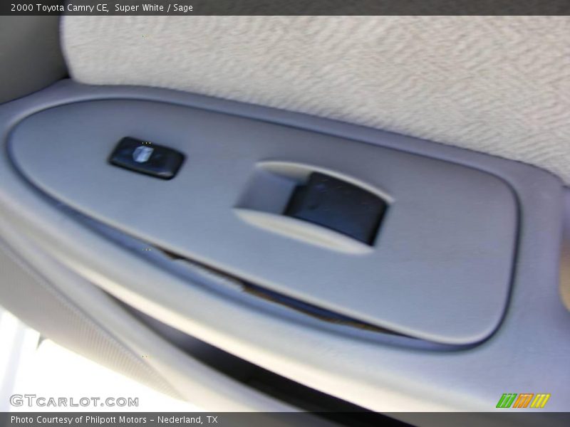 Super White / Sage 2000 Toyota Camry CE