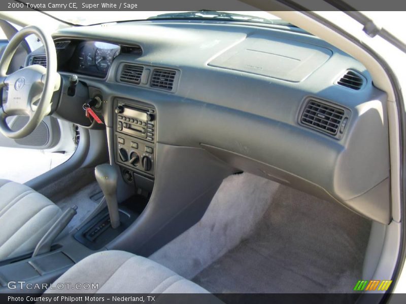 Super White / Sage 2000 Toyota Camry CE