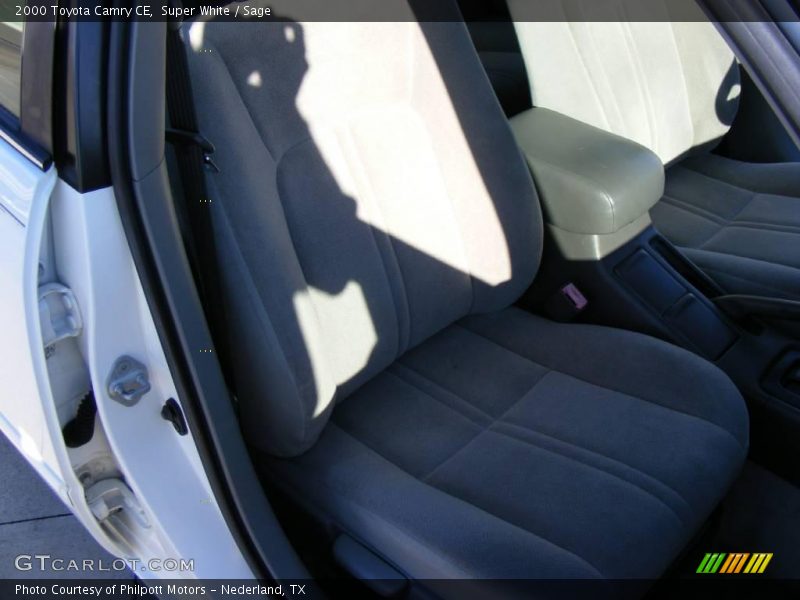 Super White / Sage 2000 Toyota Camry CE
